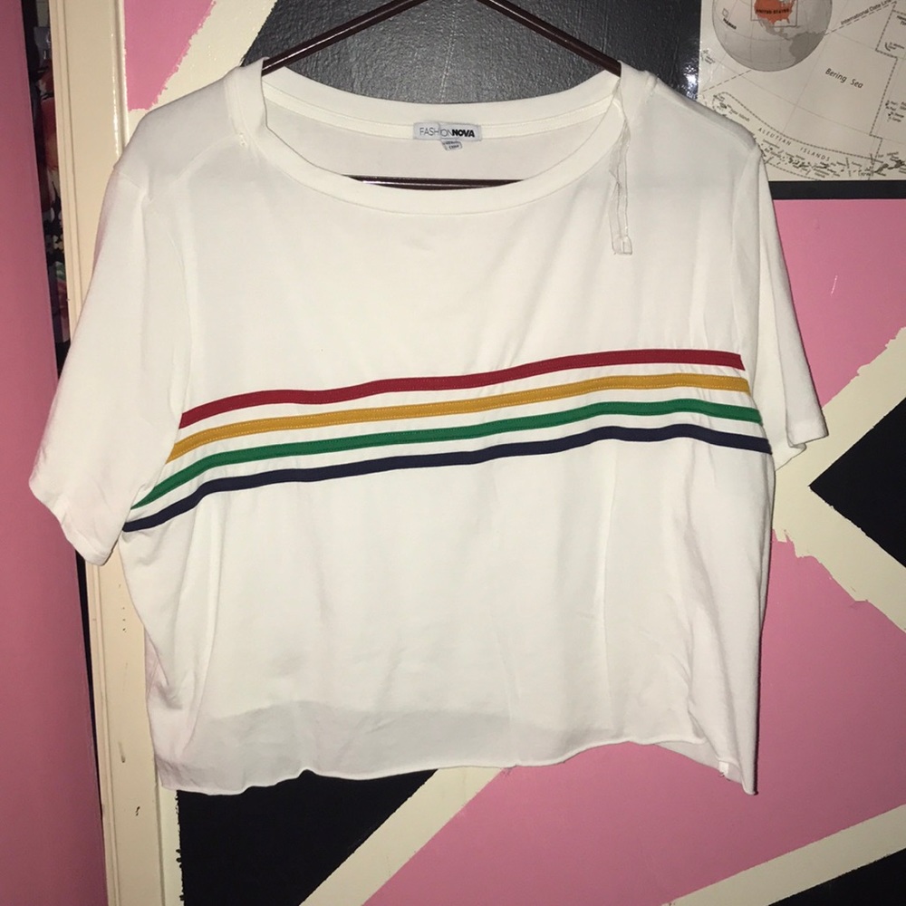 White cropped tee 🐝